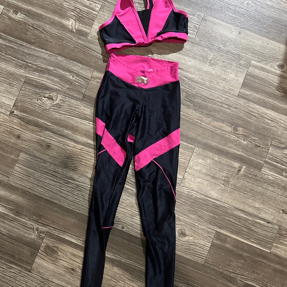 Zara Fuchsia and Black Activewear Set